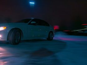 Sony电视手机投屏指南：内置功能与APP投屏比较