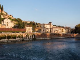 如何通过手机投屏实现VR体验