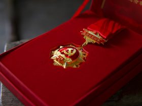 安卓手机怎么投屏电视:简单操作指南