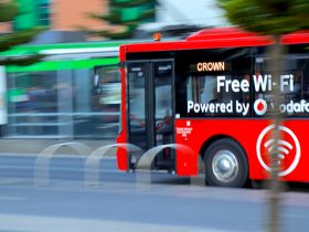 将手机内容无线投屏到电视的简易指南