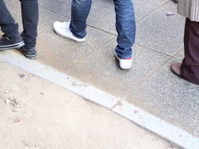 电视怎么和手机连接投屏